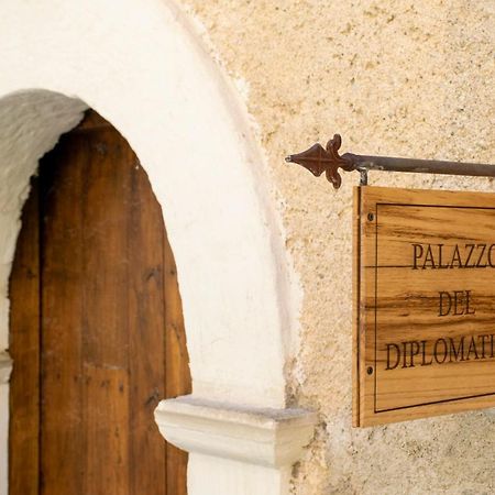 הוילה בלמונטה קלברו Palazzo Del Diplomatico מראה חיצוני תמונה